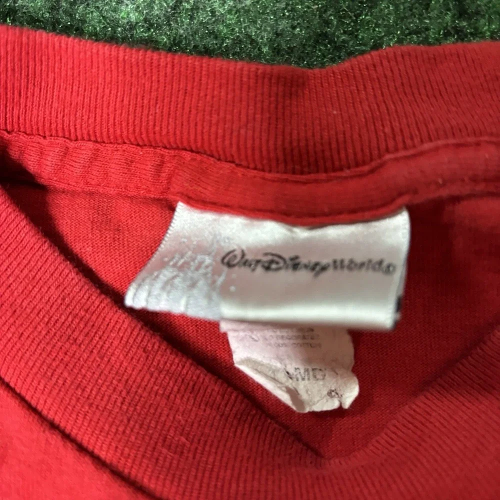 Walt Disney World Mickey's Very Merry Christmas Party Tee Red Medium 2007